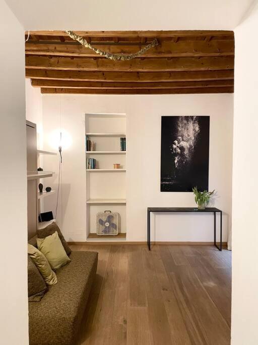 Design Studio Centro Storico Apartment Milan Bagian luar foto