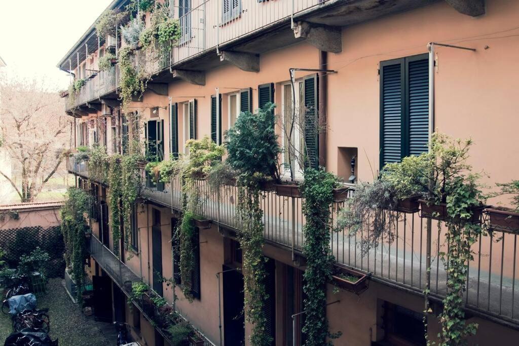 Design Studio Centro Storico Apartment Milan Bagian luar foto