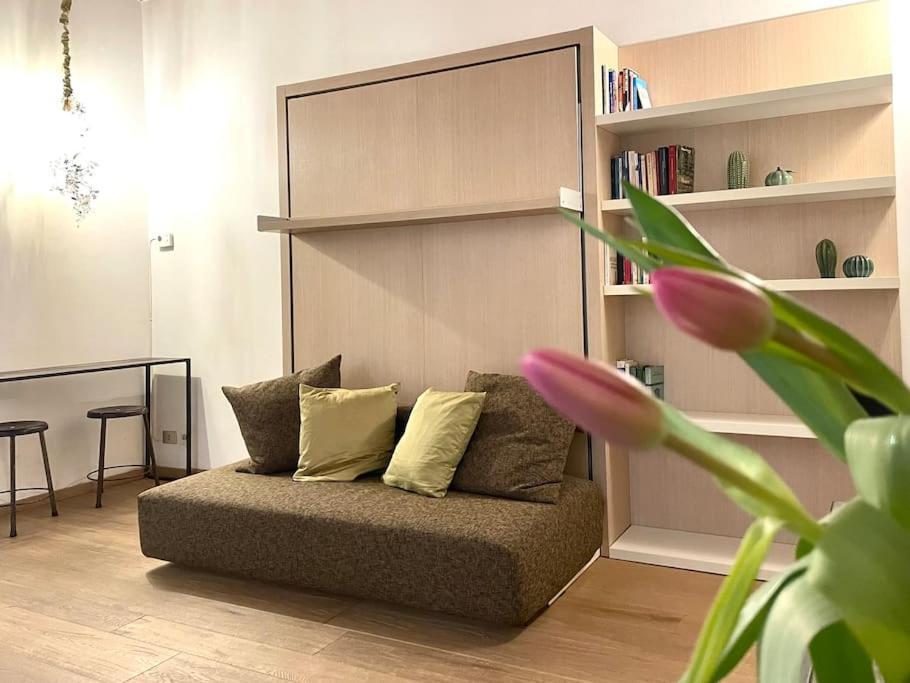 Design Studio Centro Storico Apartment Milan Bagian luar foto